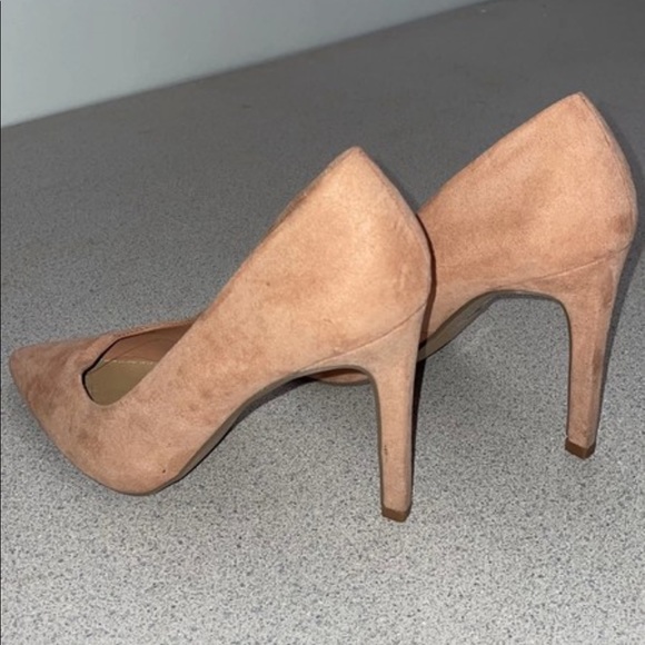 Closed pointy toe heels - Picture 2 of 6